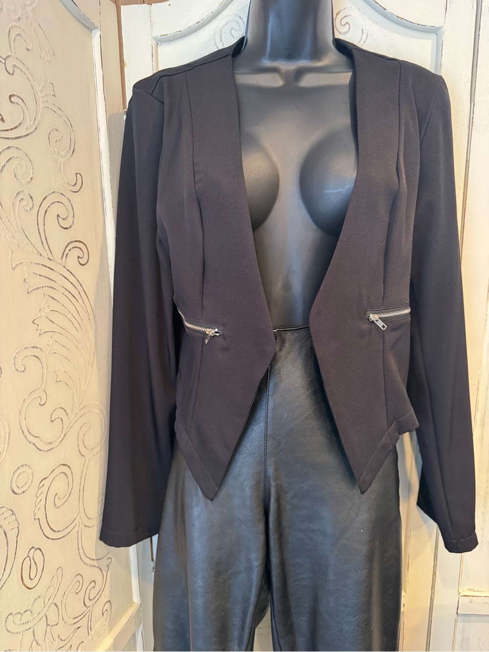 Women's Black Open-Front Zip-Pocket Blazer